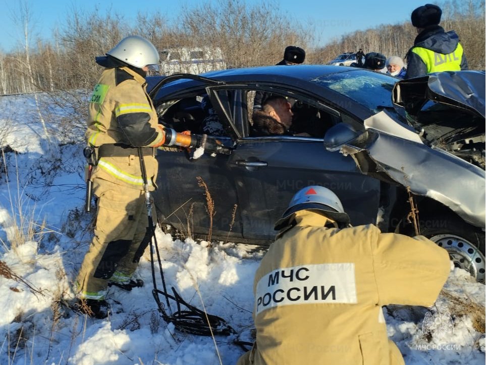 Реагирование подразделений МЧС России по Курганской области на ДТП в Петуховском муниципальном округе